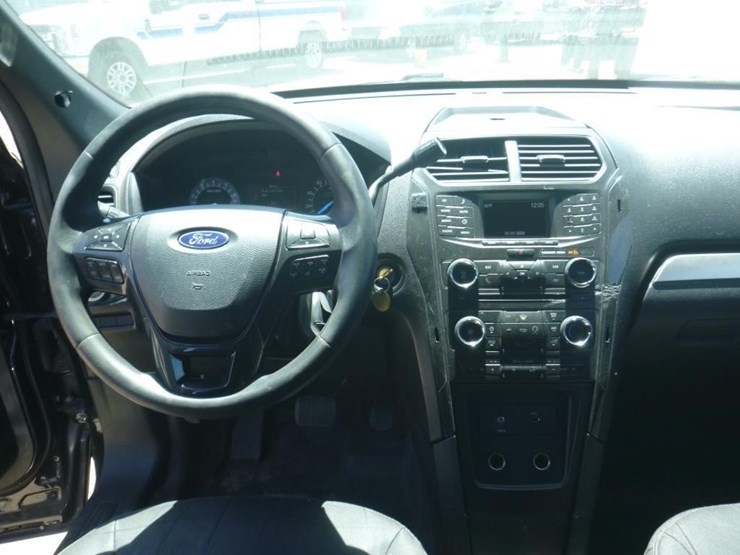2017-ford-explorer-image-9