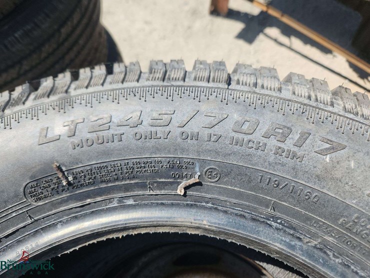 lot-of-10-assorted-tires,-6-on-rims-image-5