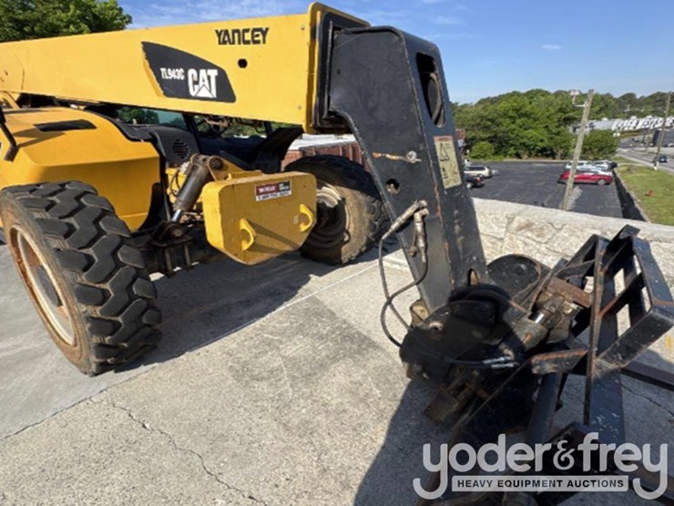 2015-caterpillar-tl943c-image-4