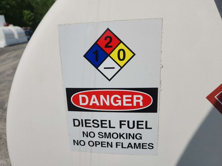 am-tank-fuel-tank-with-pump/nozzle-(490-gallon/1800-litre)-image-9