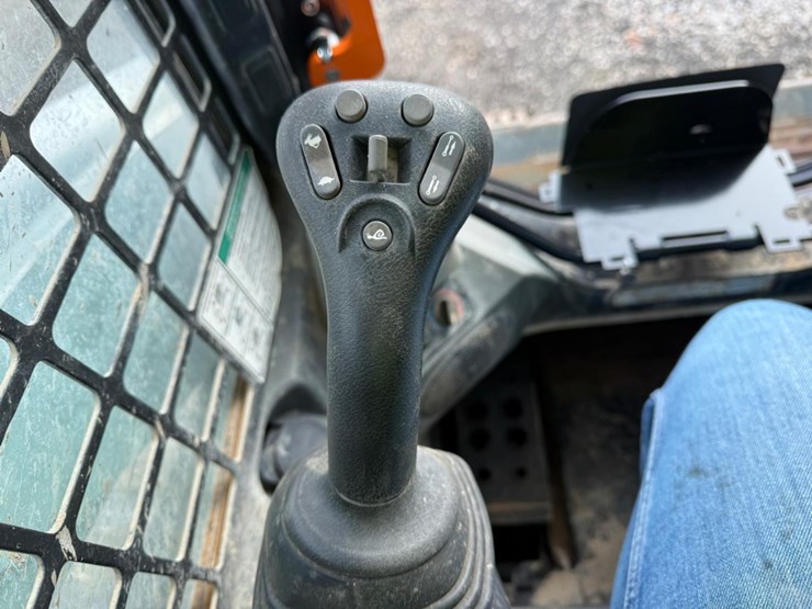 2019-bobcat-t740-image-26