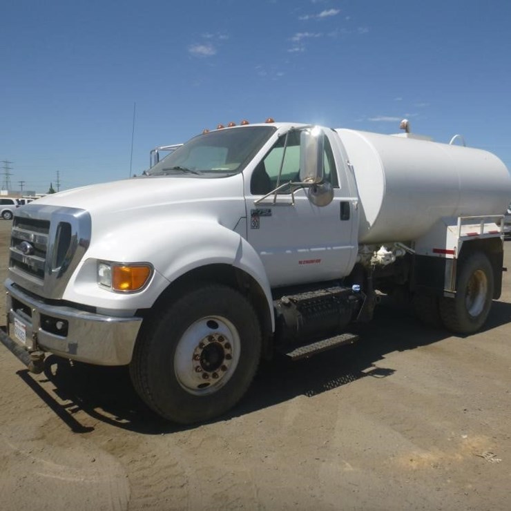 2011 FORD F750