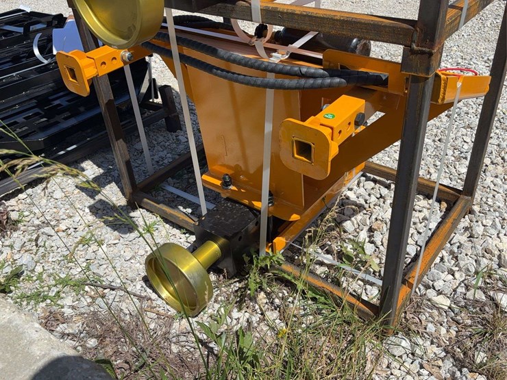 giyi-ad680-hydraulic-pile-hammer-image-1