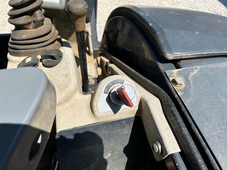 2016-deere-35g-image-23