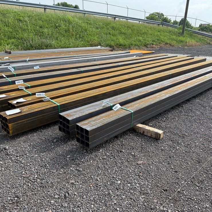 #17 • QTY(9) 3" X 3" X 288" 11 GAUGE SQUARE TUBING