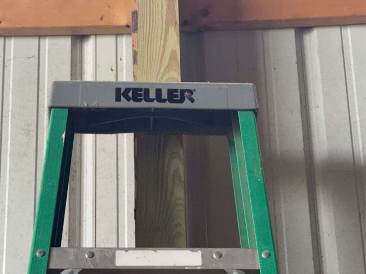 keller-fiberglass-stepladder-image-2