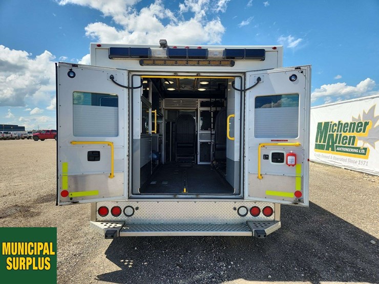 2017-ford-e450-image-8