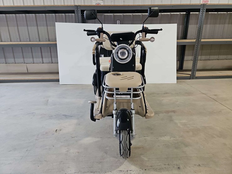 electric-tricycle-image-2