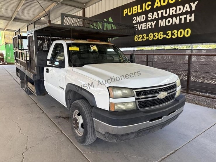 2006-chevrolet-silverado-3500-image-2