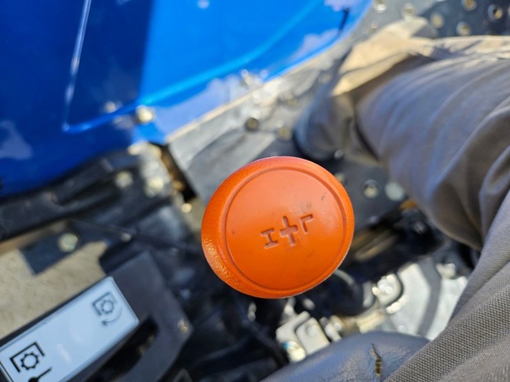 new-holland-tt60a-image-37