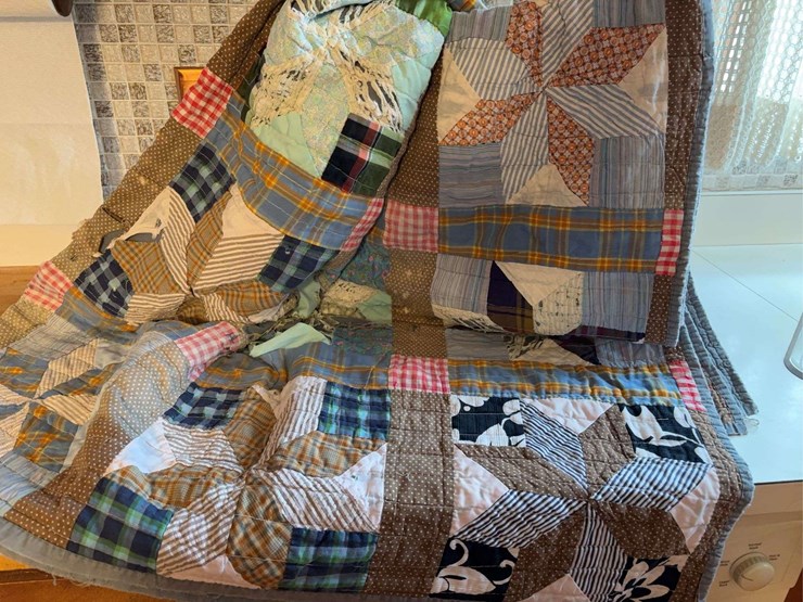multi-pattern-patchwork-quilt-with-star-motif-image-3