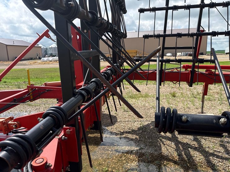 2013-bourgault-7200-image-15