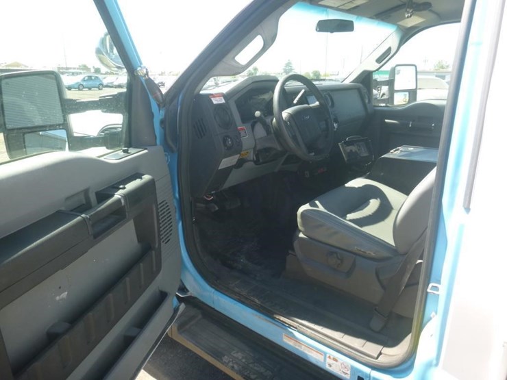 2013-ford-f550-image-16