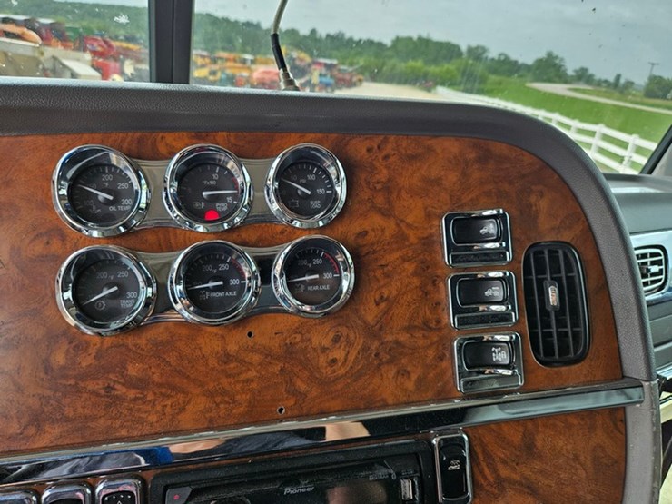 2006-peterbilt-386-image-55