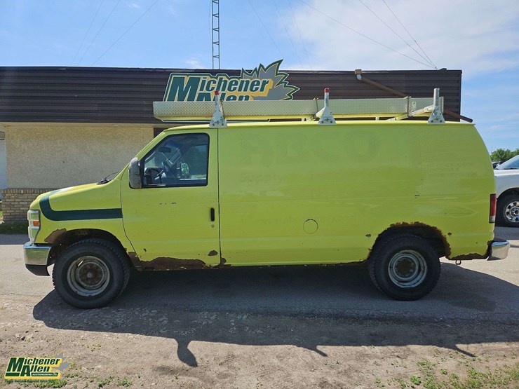 2010-ford-cargo-image-6