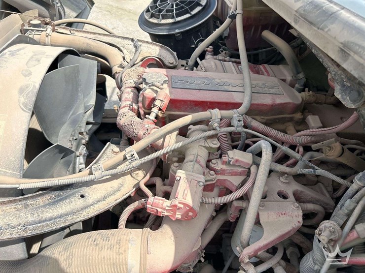 2012-freightliner-m2-106-image-9