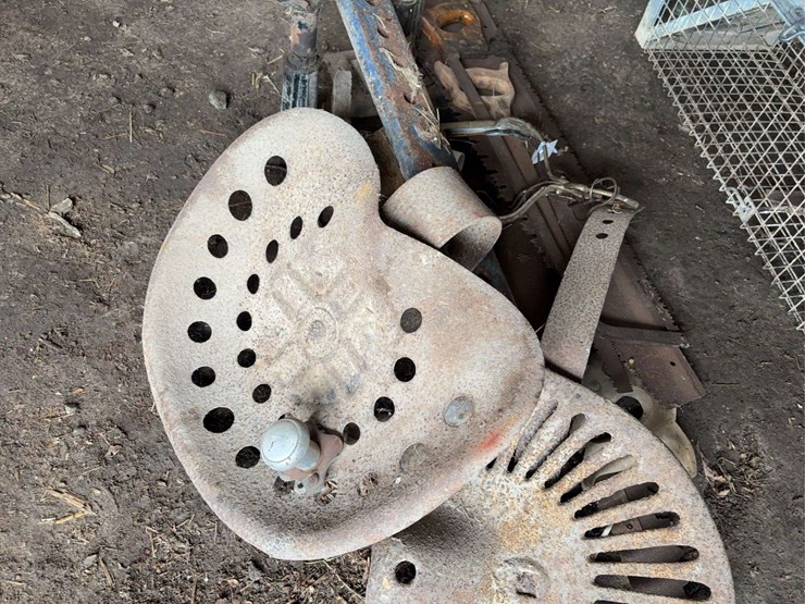 assorted-farm-equipment-and-hand-tools-lot-image-6