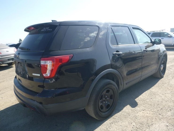 2016-ford-explorer-image-3