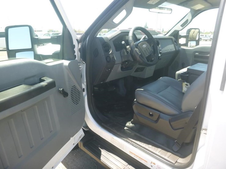 2011-ford-f550-image-13