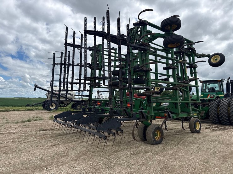 john-deere-2410-image-5