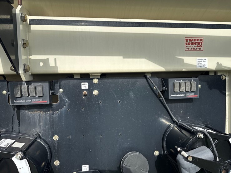 2006-bourgault-8710-air-seeder-image-19
