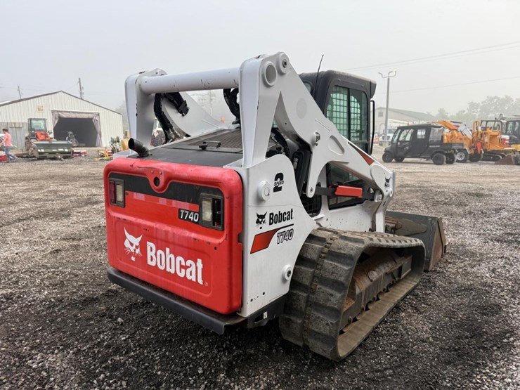 2019-bobcat-t740-image-4