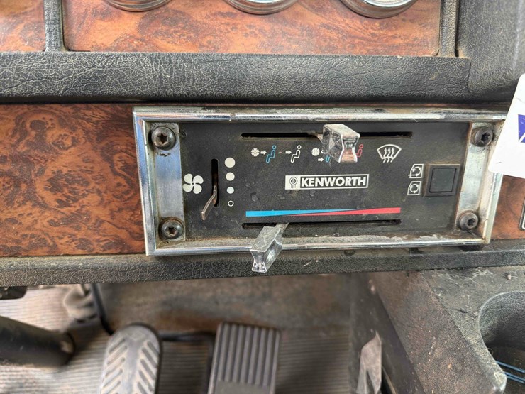 2001-kenworth-w900l-image-39