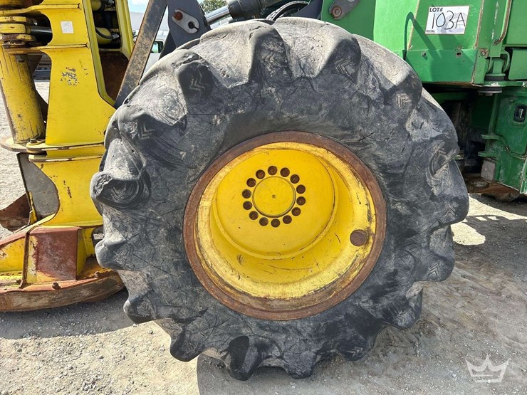 2021-deere-843l-image-26