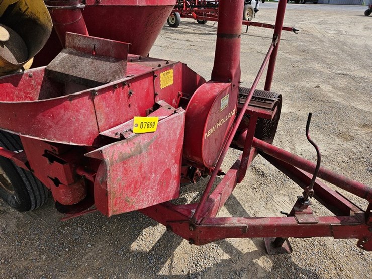 new-holland-352-image-22