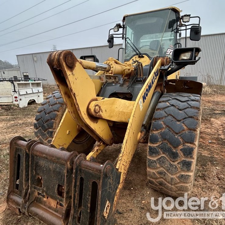 2017 KOMATSU WA270-8
