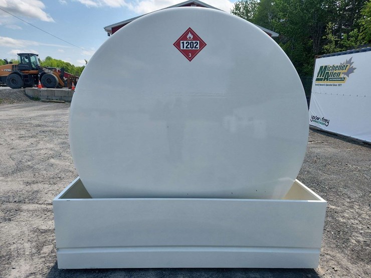 am-tank-fuel-tank-with-pump/nozzle-(2376-gallon/8995-litre)-image-2