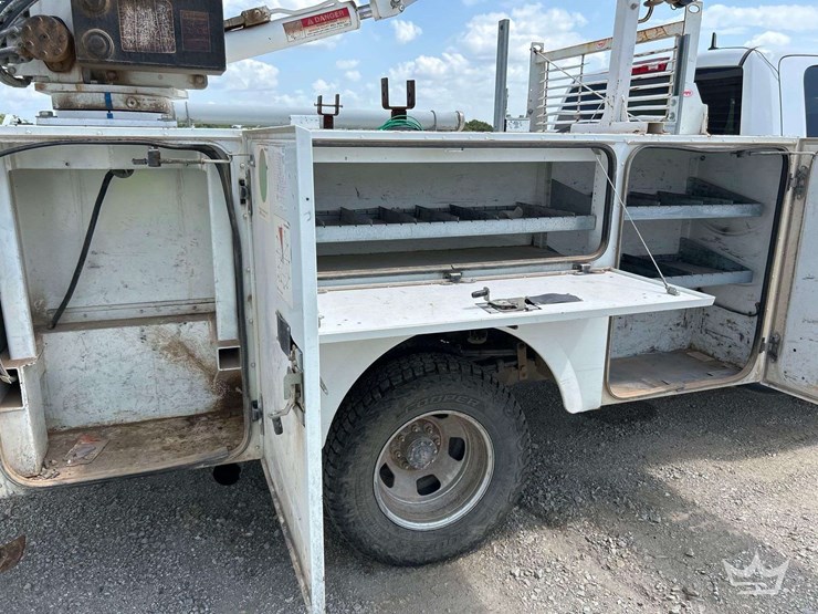 2018-dodge-3500-image-31
