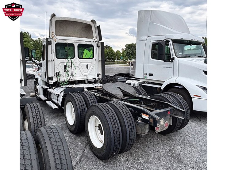 2020-freightliner-cascadia-125-image-2
