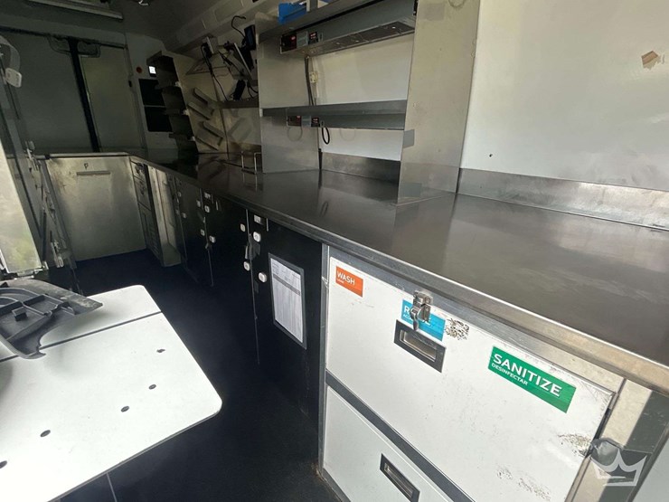 2021-mercedes-benz-sprinter-4500-image-18
