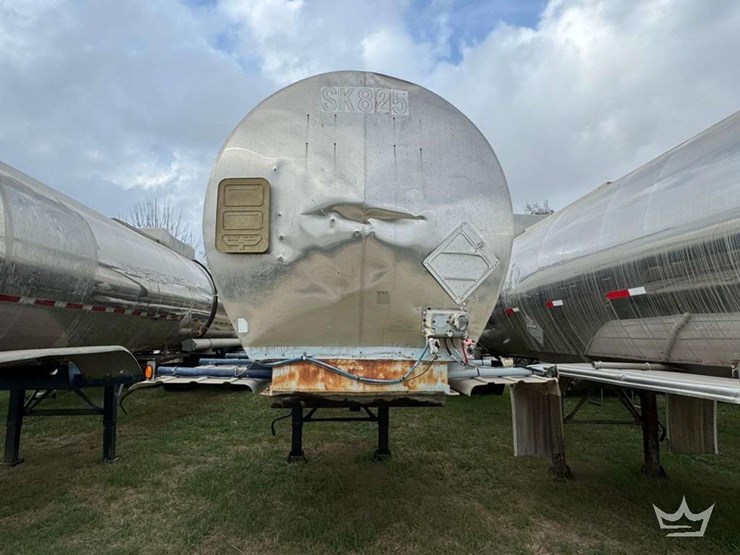 1976-staineless-tank-inc.-6,500-gallon-t/a-chemical-tanker-trailer-image-4