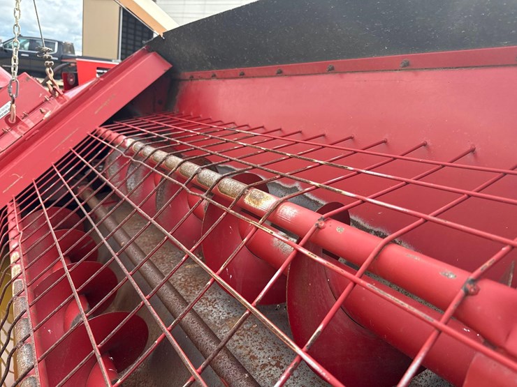 buhler-farm-king-1370-image-4