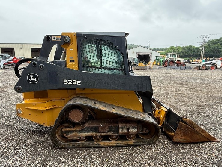 2018-deere-323e-image-5