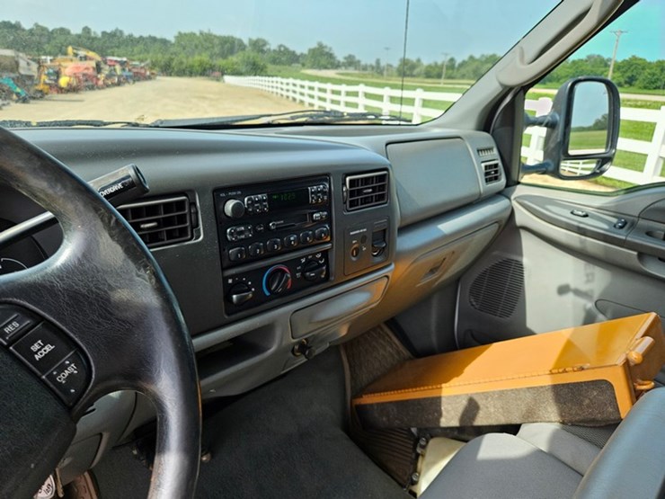 2004-ford-f250-xlt-image-35