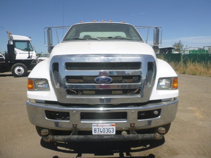2011-ford-f750-image-8