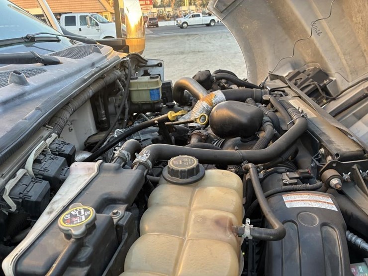 2016-ford-f650-xlt-image-13