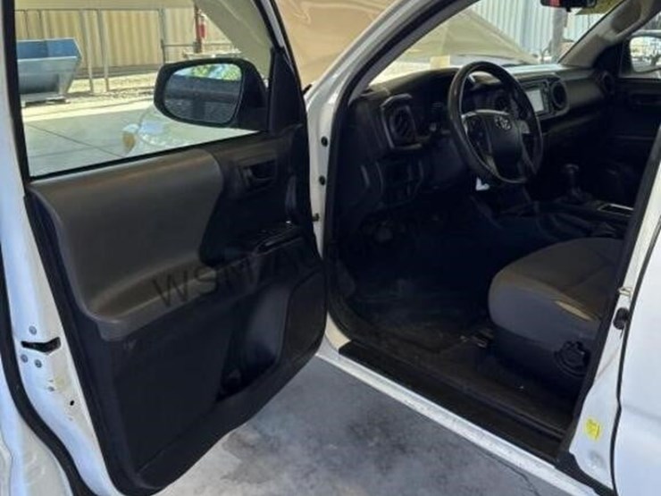2017-toyota-tacoma-image-23
