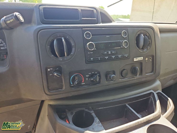 2010-ford-cargo-image-25