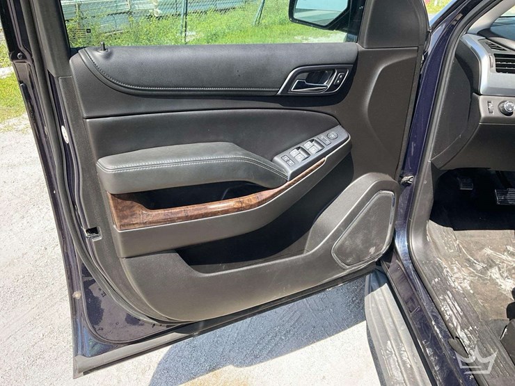 2017-chevrolet-tahoe-image-9