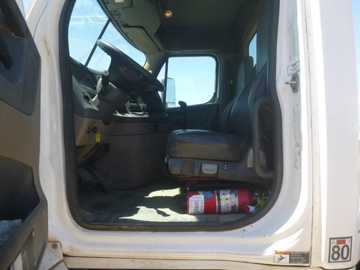 2015-freightliner-cascadia-125-image-15