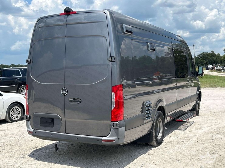 2021-mercedes-benz-sprinter-4500-image-3