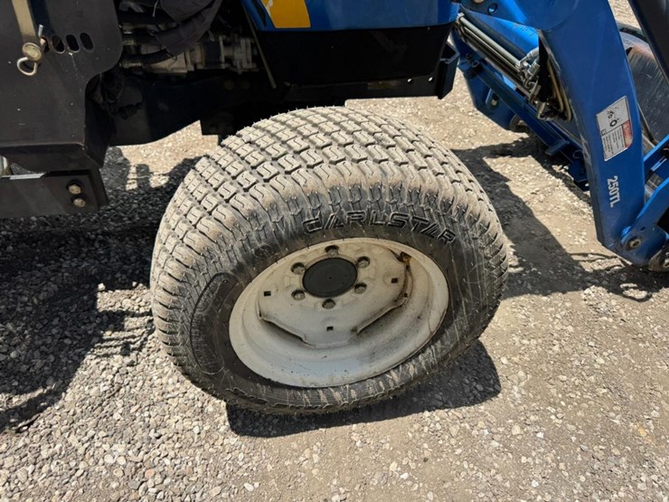 new-holland-boomer-3040-image-17