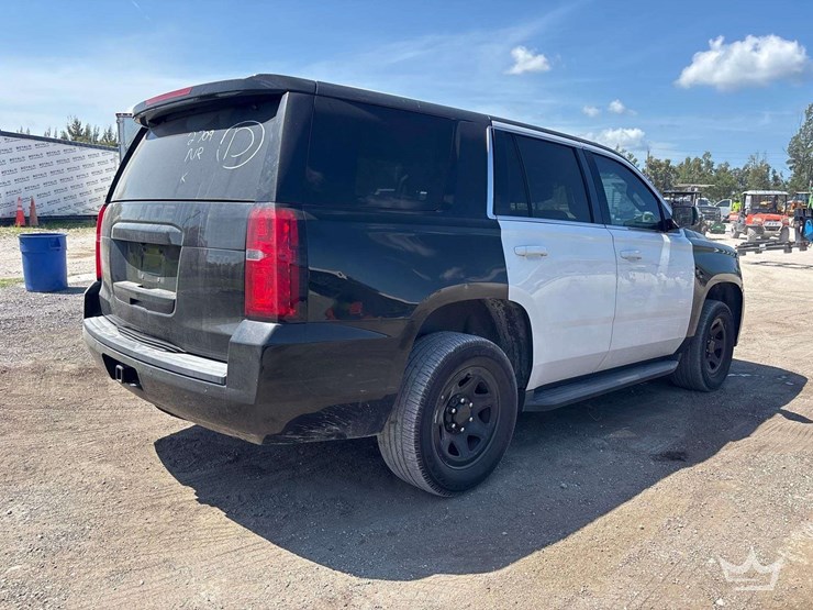 2018-chevrolet-tahoe-image-3