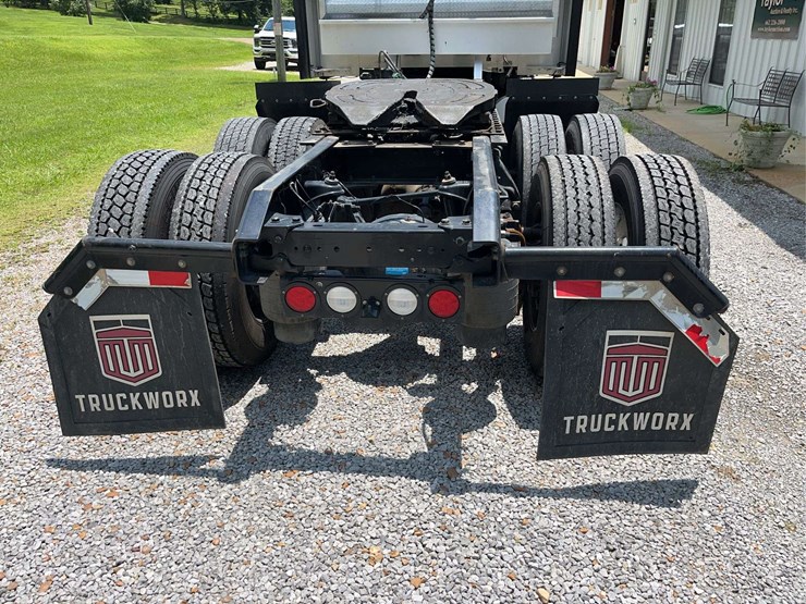 2022-kenworth-t680-image-10