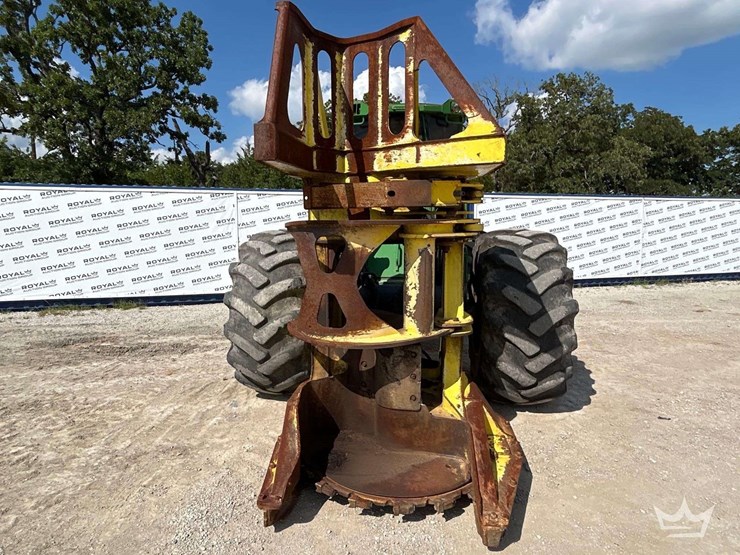 2021-deere-843l-image-18