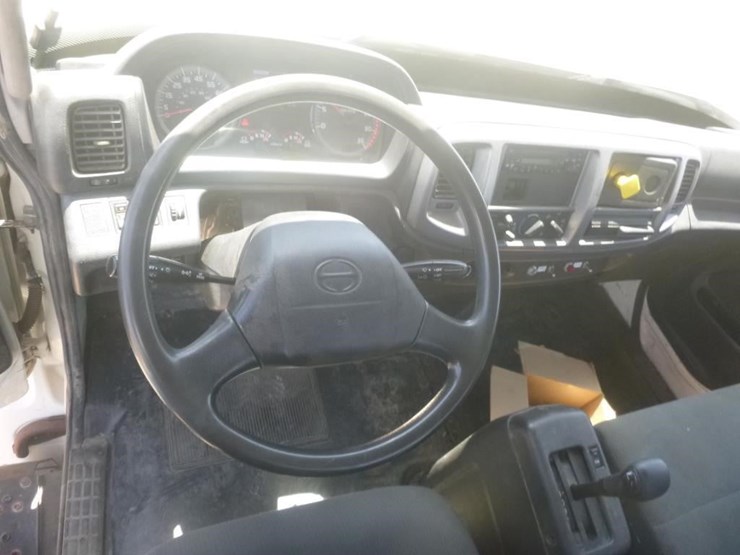 2015-hino-268-image-31